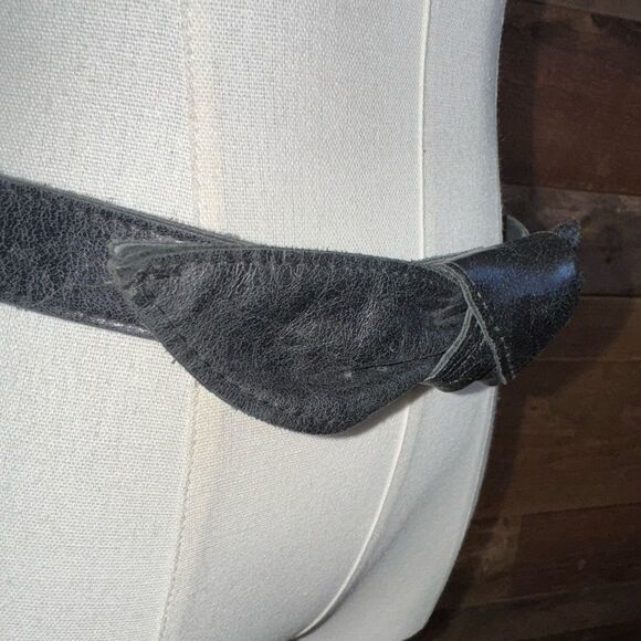 Nikki Jaffa Black Leather Belt w/ Knotted Detail & Snap Closure - Picture 7 of 8